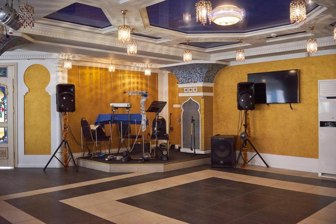 Східний Hotell Berezhany Exteriör bild