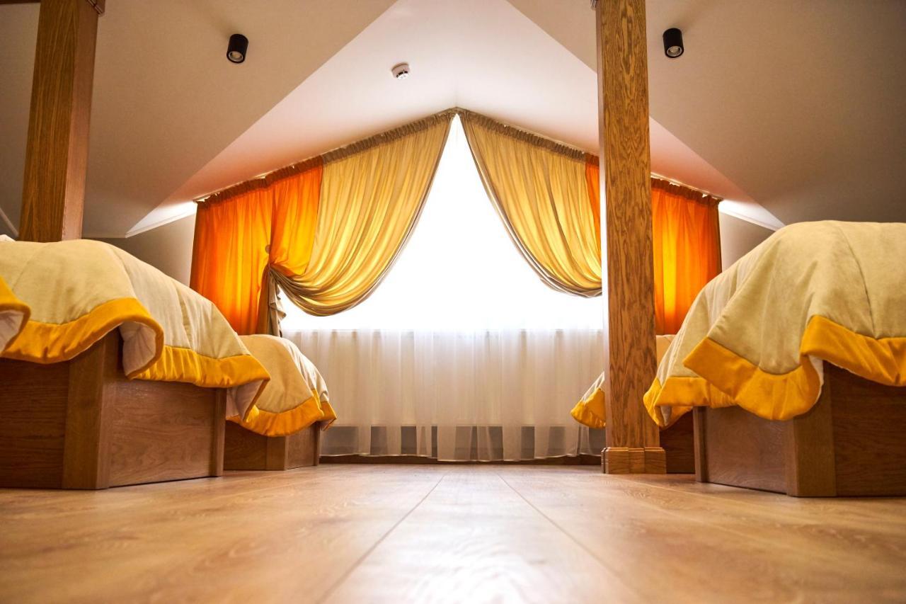 Східний Hotell Berezhany Exteriör bild