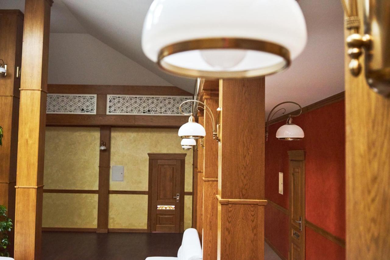 Східний Hotell Berezhany Exteriör bild
