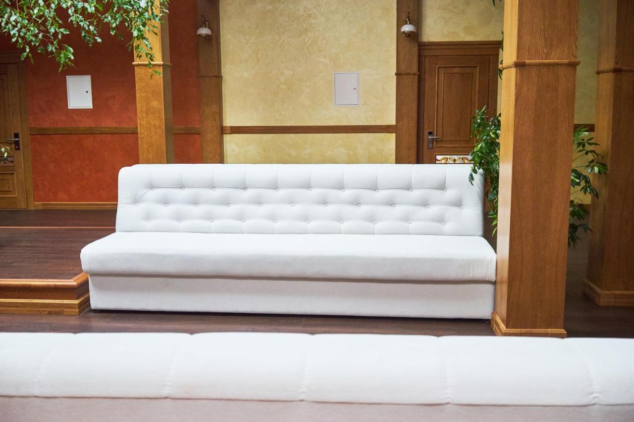 Східний Hotell Berezhany Exteriör bild