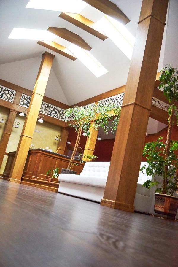 Східний Hotell Berezhany Exteriör bild