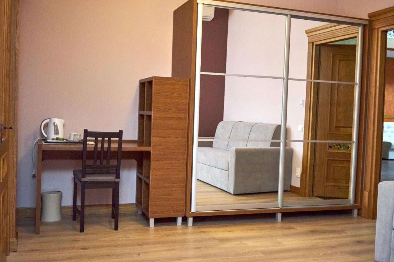 Східний Hotell Berezhany Exteriör bild
