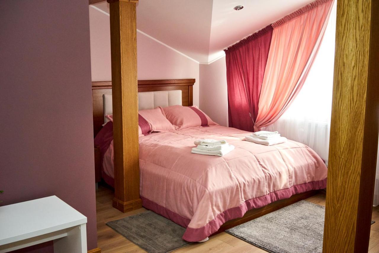 Східний Hotell Berezhany Exteriör bild