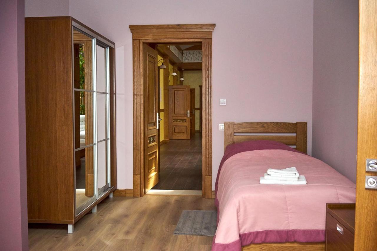 Східний Hotell Berezhany Exteriör bild