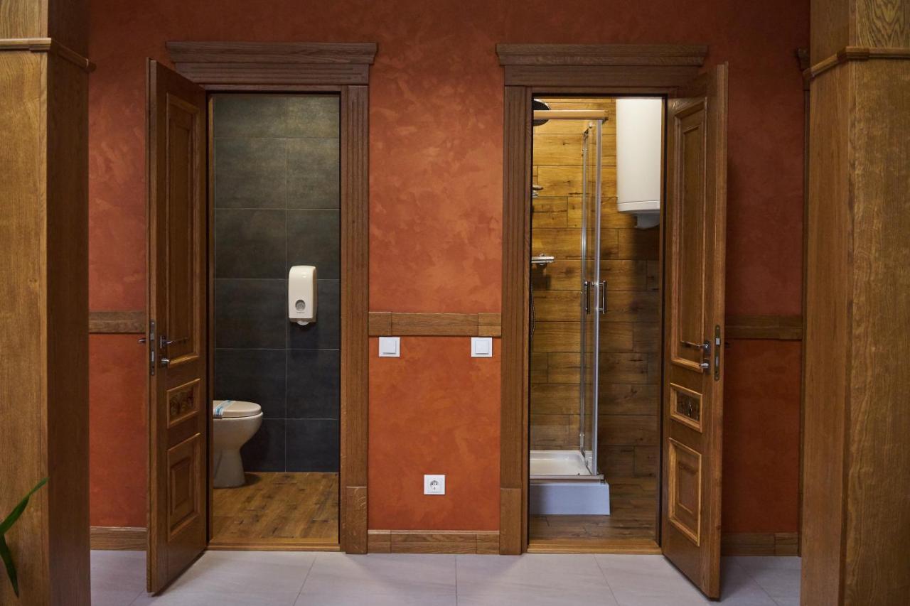 Східний Hotell Berezhany Exteriör bild